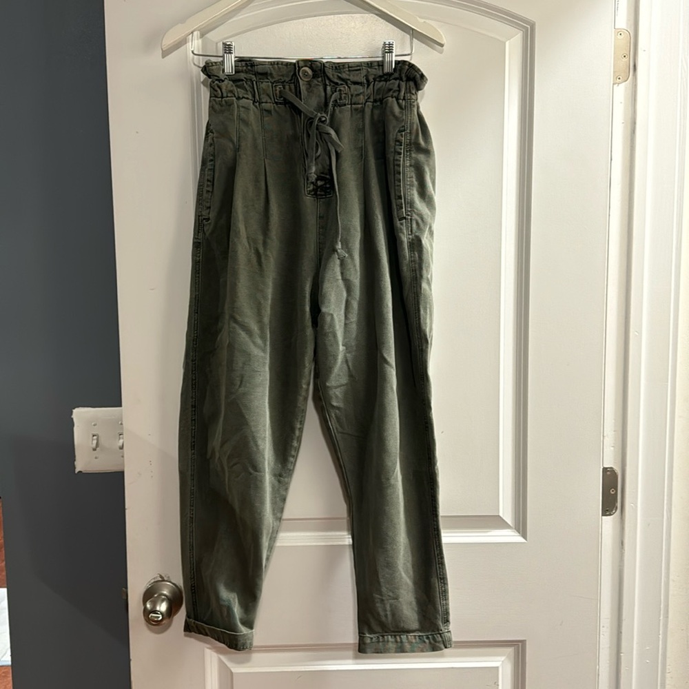 Free People Xs army green elastic button full leg Jean